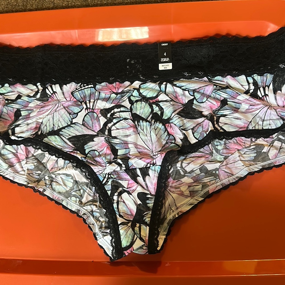 TORRID CURVE COLLECTION BUTTERFLY CHEEKY PANTY: LACE ACCENT: NWT: SZ 4